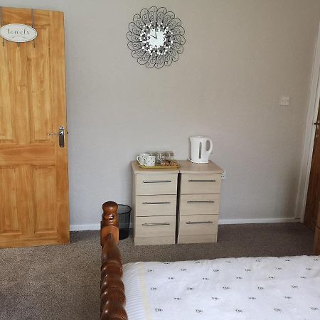 En-Suite Bedroom In A Quiet Bungalow Porthmadog Exterior photo